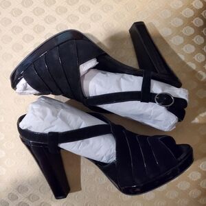 NIB Banana Republic Darcie Piped Black Suede & Patent Platform Heels, Sz 9.5